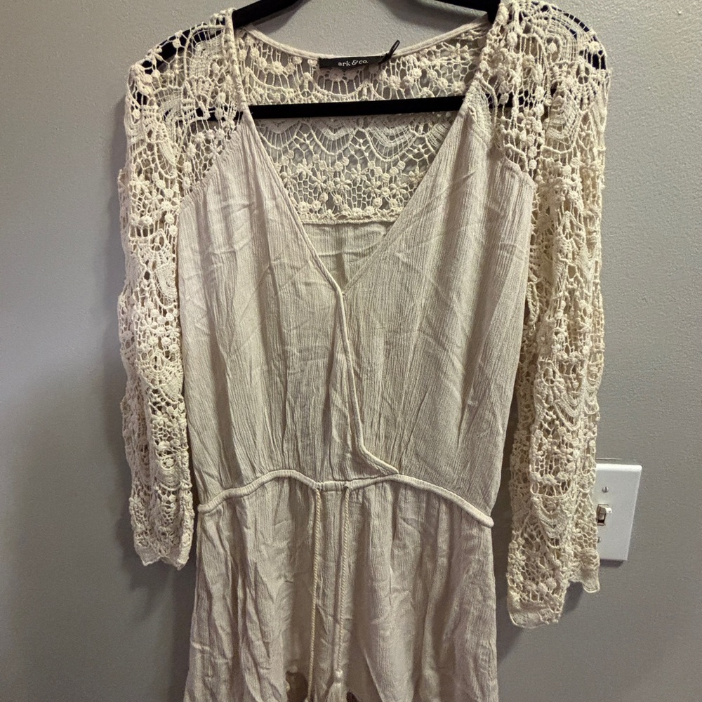 Ark & Co Cream Lace Sleeve Romper Size M Boho Crochet Bell Sleeve